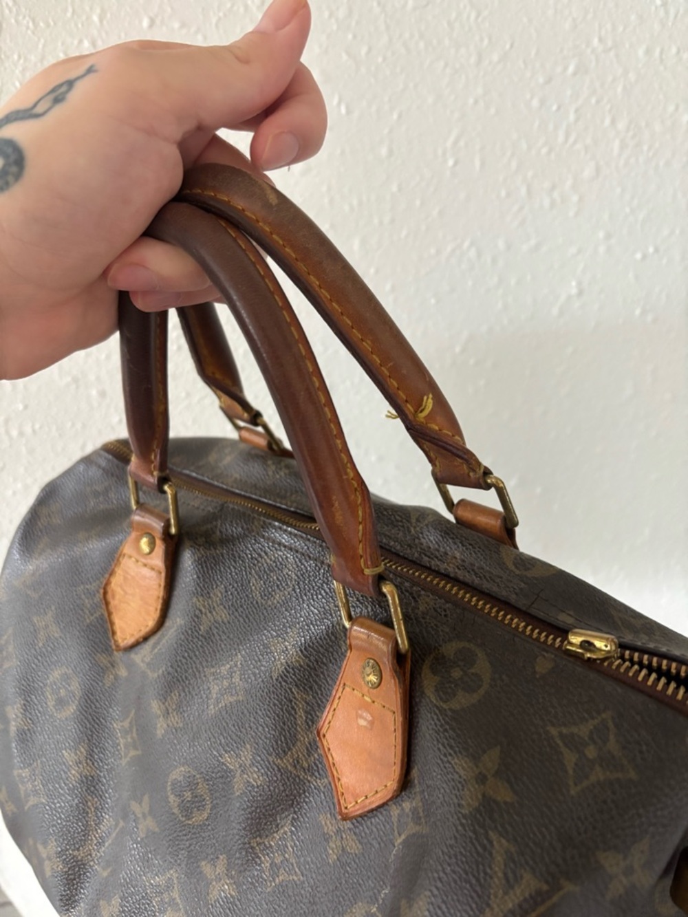 Louis Vuitton Brown Monogram Canvas Handbag with Tan Trim - Picture 2 of 10